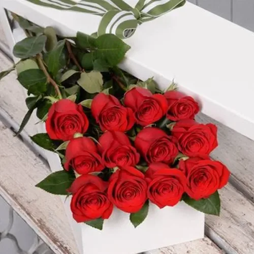 12 Long Stem Roses Boxed 11
